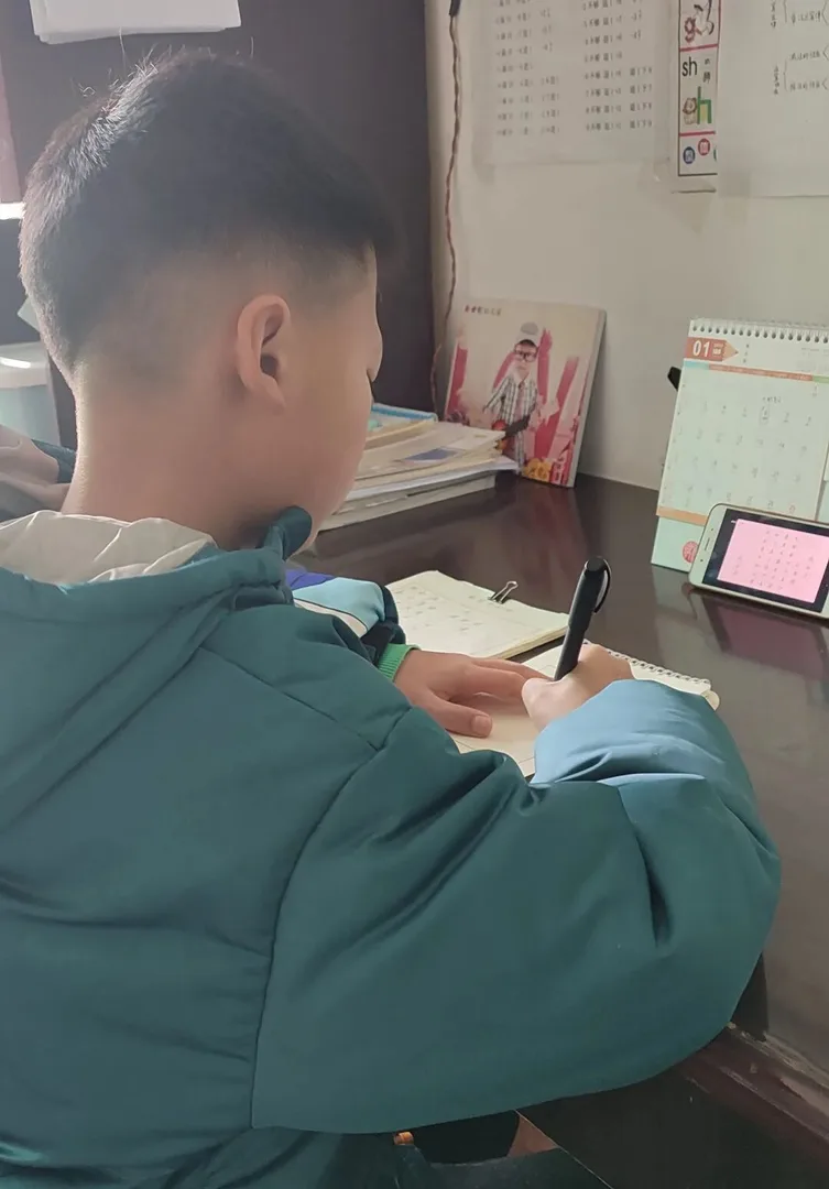 骏珂说:“做任何事我都很努力,都争取做到最好!”相关学习记录